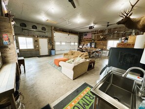 Great garage space to hang out