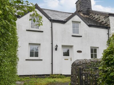 Frondeg is a  17th-century blacksmith’s cottage in the village of Mallwyd