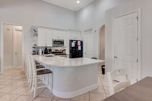 Kitchen has lots of seating at the breakfast bar.