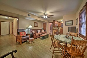 Make vacation easy with a fully equipped kitchen and furnished patio!
