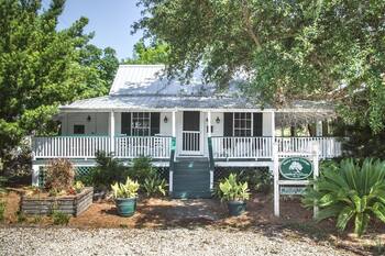 Historic Raney Guest Cottage in Downtown Apalachicola Florida
