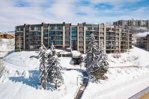 Bronze-Tree-Condominiums-42