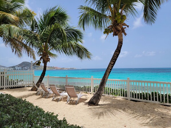 Welcome to Barefoot. Your front yard on Simpson Bay beach.