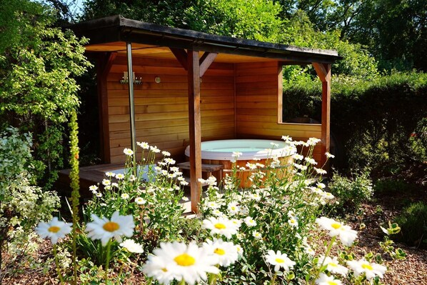 Bain à remous extérieur