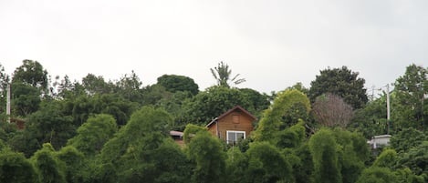 Vue du chalet depuis la route 