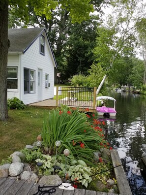Has a cute pedalboat.