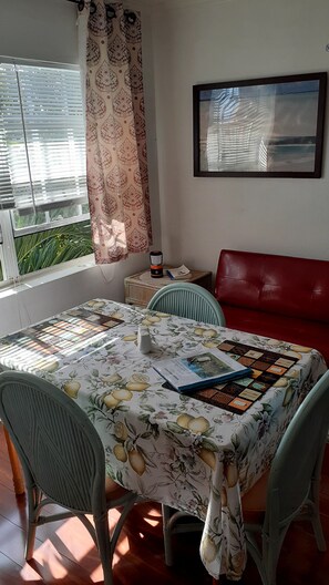 SUITE IIII KITCHEN/LIVING SPACE