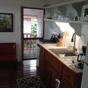 SUITE IIII KITCHEN/LIVING SPACE