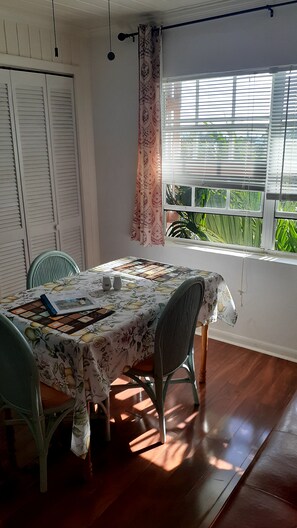 SUITE IIII KITCHEN/LIVING SPACE