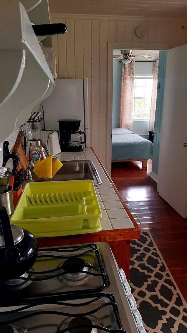 SUITE IIII KITCHEN/LIVING SPACE
