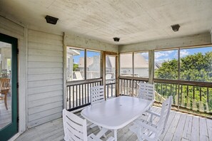Glane Screened Deck