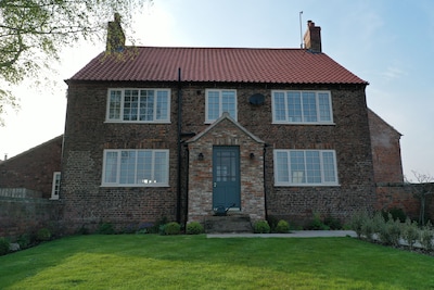 Beautiful Family Farmhouse set in unspoilt countryside Vale of York