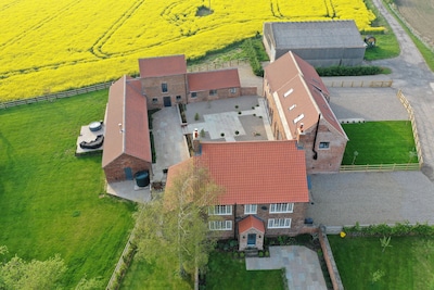 Beautiful Family Farmhouse set in unspoilt countryside Vale of York