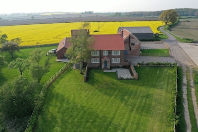 Beautiful Family Farmhouse set in unspoilt countryside Vale of York