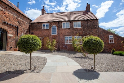 Beautiful Family Farmhouse set in unspoilt countryside Vale of York