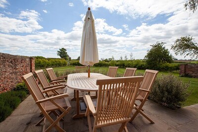 Beautiful Family Farmhouse set in unspoilt countryside Vale of York