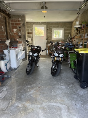 Garage pour Moto et Vélo principalement 