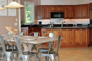 Large kitchen table seats 12 ppl, two sinks, faucet over stove, new appliances