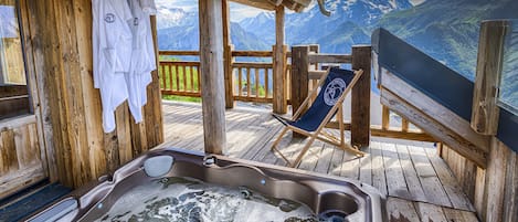 Spa on the balcony in front of an amazing mountain view
