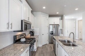 Kitchen - The kitchen is fully stocked with all the dishes, cookware, baking pans, and cutlery you will need for meal preparations and includes stainless steel appliances and granite counter tops.