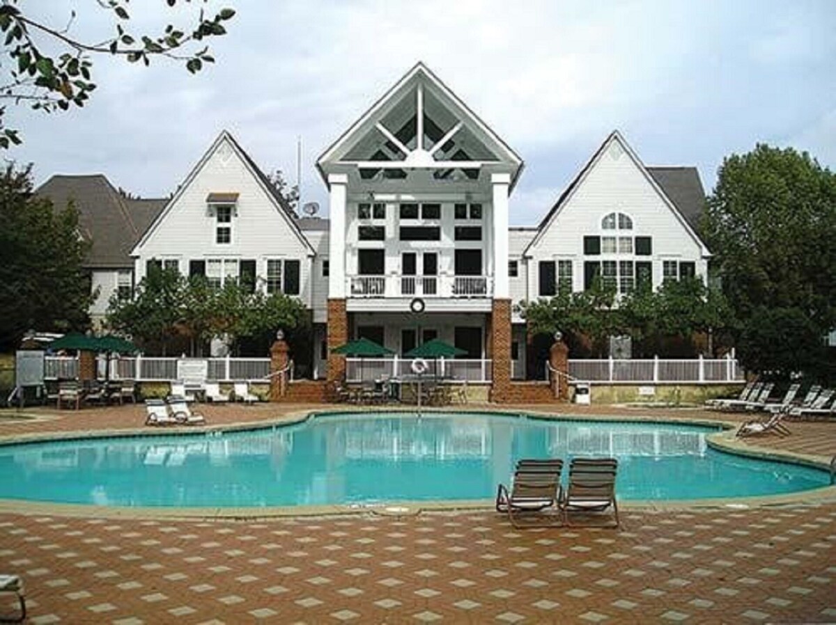 King’s Creek Resort. Next to Water Country. Minutes to Busch Gardens. 2BR/2BA