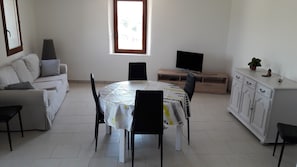 pièce principale salle à manger