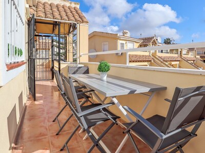 A corner of paradise on the Costa Blanca - 2 bedroom apartment for 4 people