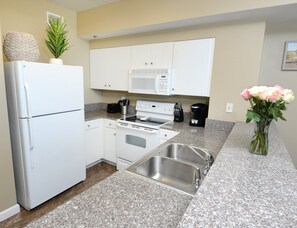 Full Kitchen- Refrigerator, microwave, Stove, Dishwasher Keurig