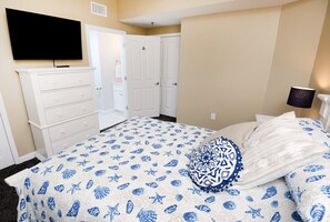 TV 
Queen size Bedroom