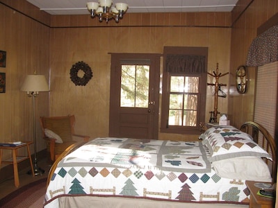 Little Pine Cabin/ 1 bed, 1 Bath