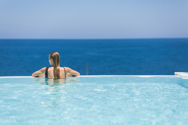 Relax all day long enjoying the Cretan sun!