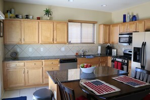 Kitchen and nook granite counter tops 