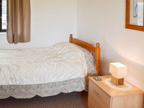 En-suite bedroom with two single beds