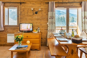 Come and stay in our charming apartment in the mountains!