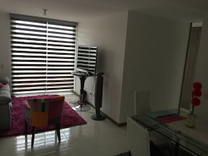 Lujoso Apartamento, Excelente Ubicacion