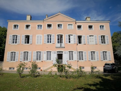 Mansion - swimming pool - Château beaujolais
