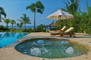 Nirwana : The jacuzzi for nice relaxing times.