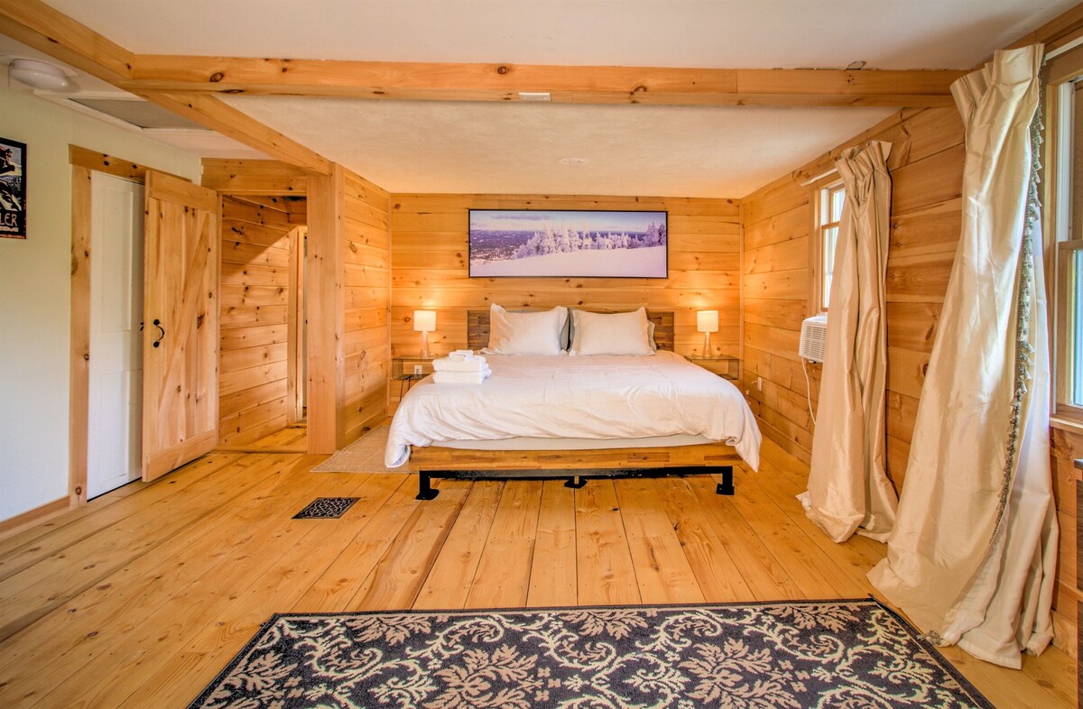Red Brick Retreat – 8br 6ba Hot Tub Sauna Home Gym