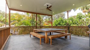 Balcony / Outdoor Dining