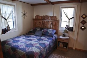 Room, Indoors, Bedroom, Furniture, Bed