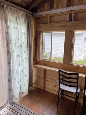 eat in porch w slider and garden view