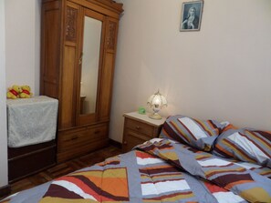 LOVELY AND COMFORTABLE 2 BDR APPARTMENT.