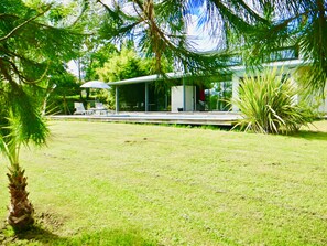 MAISON MODERNE OUVERTE SUR LA NATURE