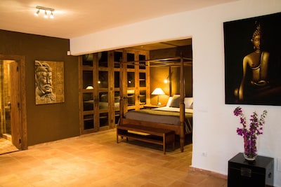9 Bedrooms, 8 Bathrooms Casa Blanca, Luxury private villa with private pool