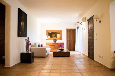 9 Bedrooms, 8 Bathrooms Casa Blanca, Luxury private villa with private pool