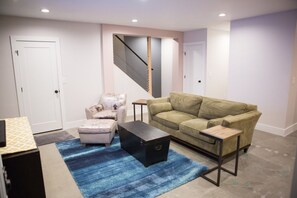 Living Room & Stairs to Main Level (Interior)