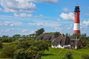 Pellwormer Leuchtturm nahe dem Ferienhausgebiet