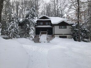 Slopeside on Boyneland Village at Disciples Ridge Boyne Mountain 