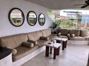 Living room entertaining space