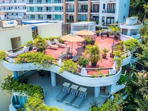 Villa Blanca penthouse and adjoining rooftop